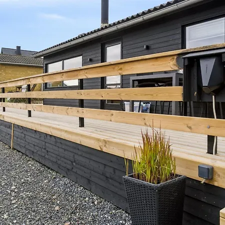 Dagh - 100m From The Sea By Interhome
